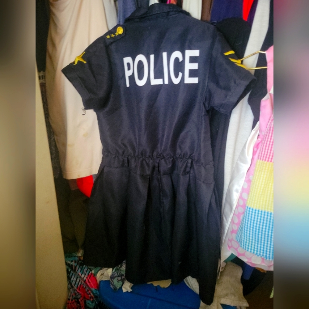 Kids gently used Halloween Navy blu police dress costume size 7/8 w/ badge CUTE!